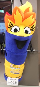 LoLa begrüßt die Gäste des SC Neuenstein im wortreich