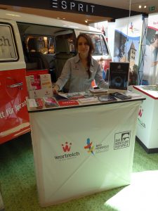 wortreich-Mitarbeiterin im dez